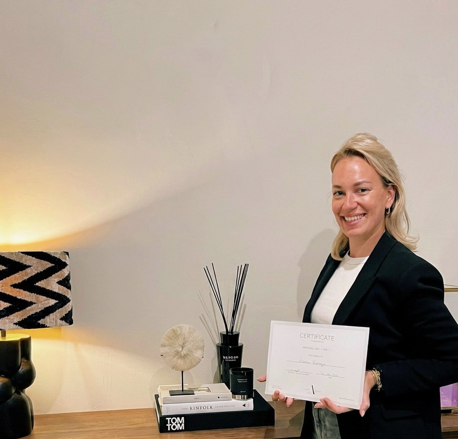 Nina Romijn met certificaat